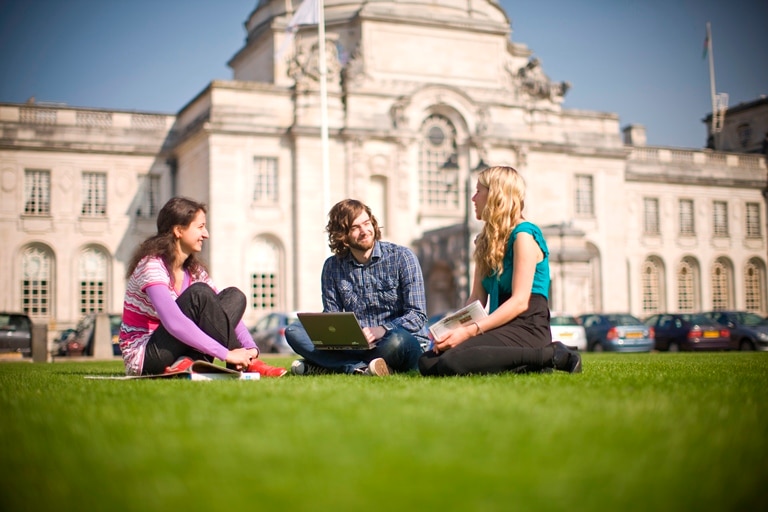 Requirements to Study in United Kingdom from Bangladesh - Library View